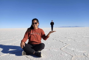 From La Paz: 2-Day Uyuni tour by flight