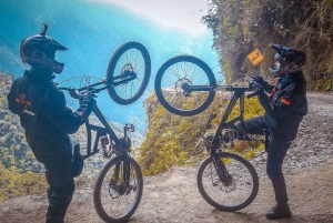 Von La Paz aus: 3-tägige Radtour Todesstraße & Uyuni Salzwüste