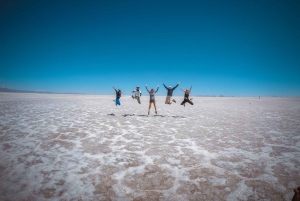 Von La Paz aus: 3-tägige Tour durch die Salinen von Uyuni und die Insel Incahuasi