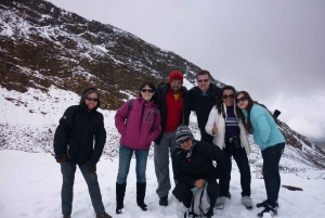 Desde: La Paz: Excursión de un día a la Montaña Chacaltaya y al Valle de la Luna