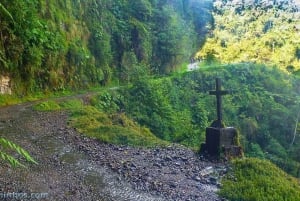 From La Paz: Death Route and Uyuni Salt Flat by Bike 3-Days