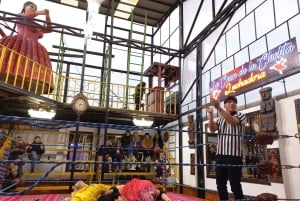 Vanuit La Paz: rondleiding door de Cholitas-kunsthal en een show met worstelen