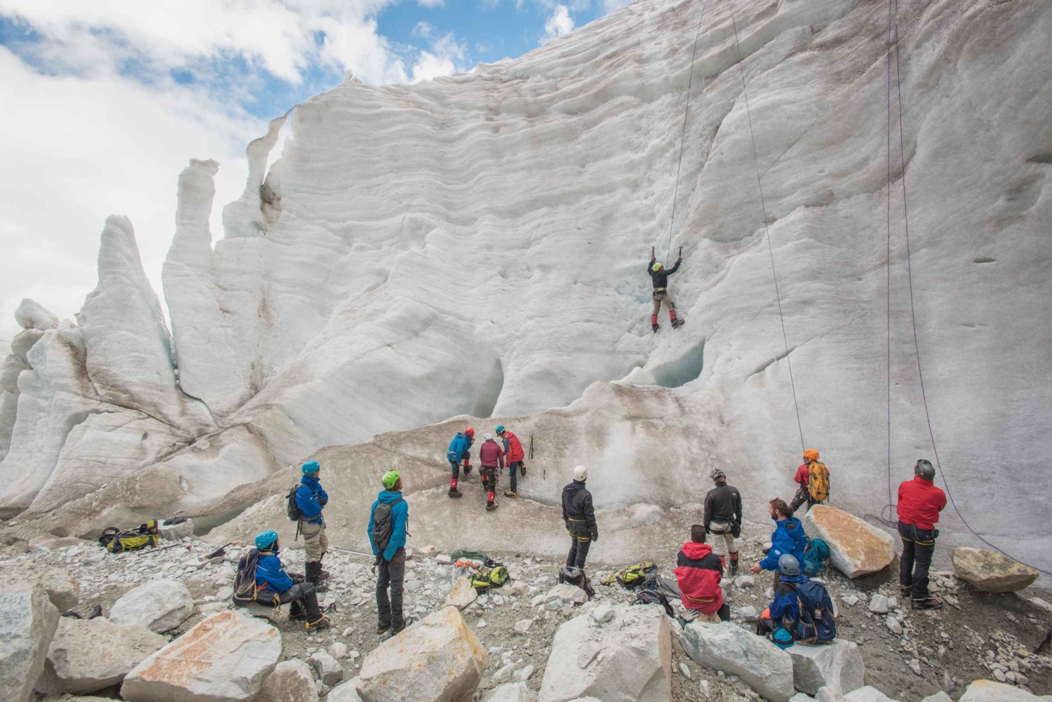La Pazista: Huayna Potosí Mountain 3-Day Ice-Climbing Trip