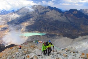 From La Paz: Huayna Potosí Mountain 3-Day Ice-Climbing Trip