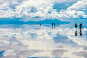 From La Paz: Salar de Uyuni 3-D Tour+Entrance Tickets by Bus