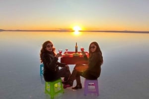 From La Paz: Salar de Uyuni 3-D Tour+Entrance Tickets by Bus