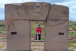 From La Paz: Tihuanacu & Titicaca Lake in one day with lunch