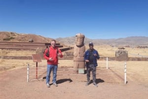 Från La Paz: Tiwanaku, Puma Punku & Moon Valley.