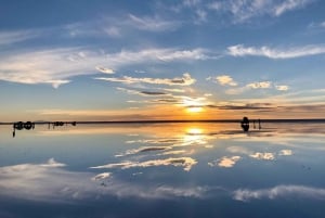 From La Paz: Uyuni Salt Flats 2-Day Tour with Flights