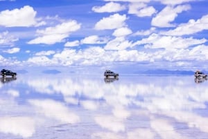 From La Paz: Uyuni Salt Flats Day Trip with Sunset Wine