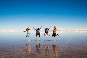 From La Paz: Uyuni Salt Flats Day Trip with Sunset Wine