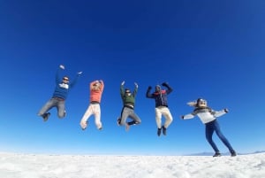 Från La Paz: Uyuni Salt Flats och vulkanen Tunupa med buss.