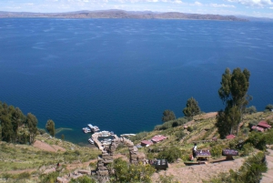 Au départ de Puno : Journée complète d'excursion à Uros Taquile Sillustani