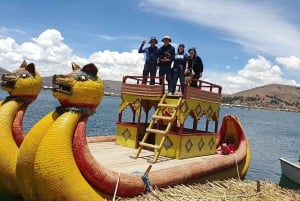 Fra Puno: Heldagstur til Uros Taquile Sillustani