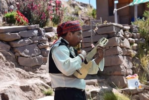 Fra Puno: Heldagstur til Uros Taquile Sillustani