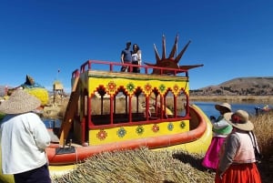 Fra Puno: Heldagstur til Uros Taquile Sillustani