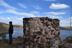 Fra Puno: Heldagstur til Uros Taquile Sillustani