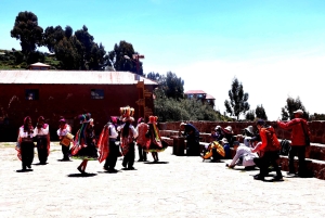 Fra Puno: Heldagstur til Uros Taquile Sillustani