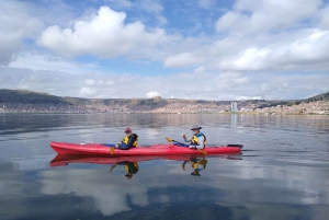 De Puno: Meio dia de caiaque nas ilhas flutuantes de Uros