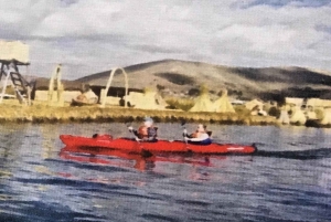 De Puno: Meio dia de caiaque nas ilhas flutuantes de Uros