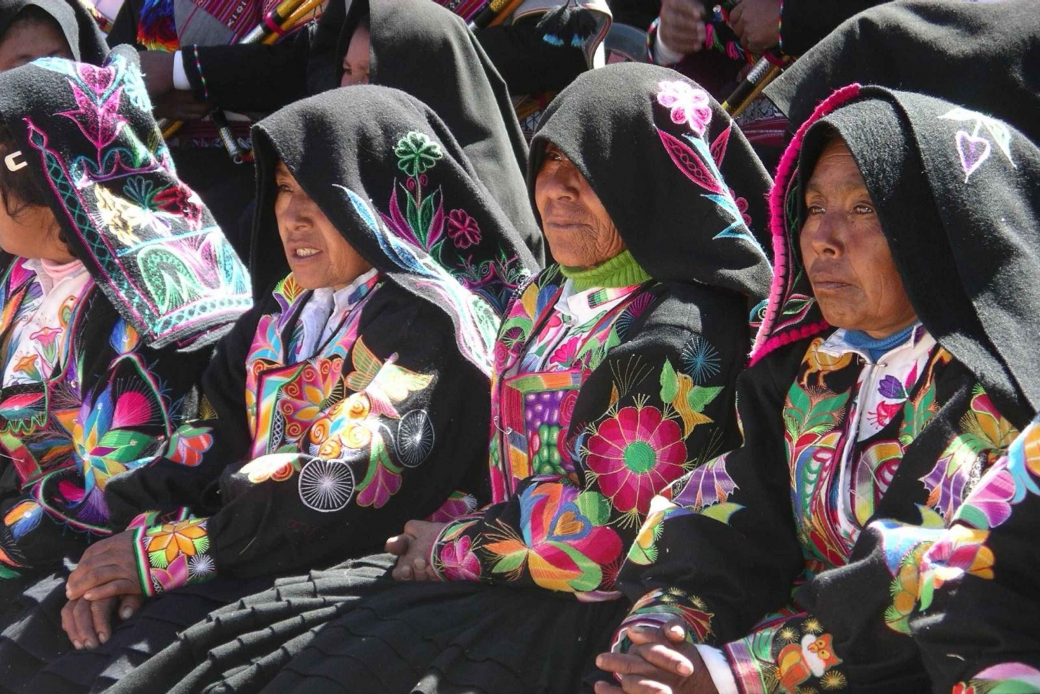 De Puno: Excursão de 1 dia de Uros a Taquile + Inclui renda