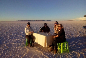 Von den Uyuni Salt Flats: 2-Tages-Tour nach San Pedro de Atacama