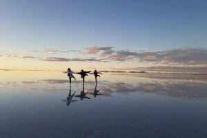 Uyuni: 3 day-tour, salt flats & surrealistic deserts