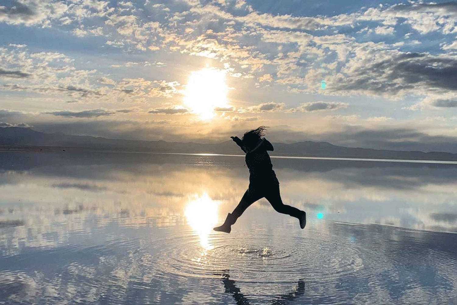 Desde Uyuni: Luz de las estrellas salida del sol efecto espejo