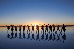 Från Uyuni: Stjärnljus soluppgång spegeleffekt