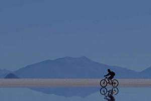 Depuis Uyuni : Visite à vélo des plaines salées d'Uyuni 1 journée + déjeuner