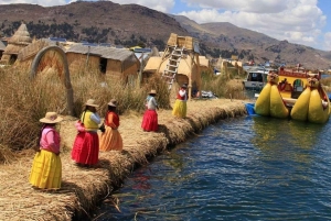Kokopäiväretki Titicaca-järvelle Punossa tyypillisellä lounaalla