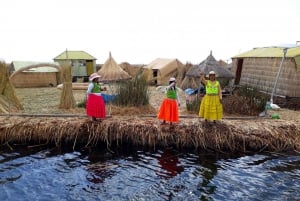 Kokopäiväretki Uros- ja Taquile-saarille lounaalla