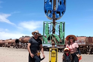 Salar de Uyuni Tour de día completo para 4 con guía de habla inglesa