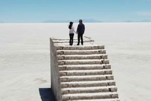 La Paz: Tour di 1 giorno delle saline di Uyuni con volo e hotel