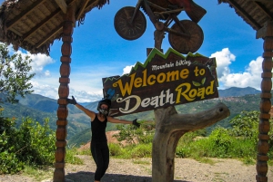 La Paz : 4 jours de route de la mort à vélo & Salt Flats + San Pedro