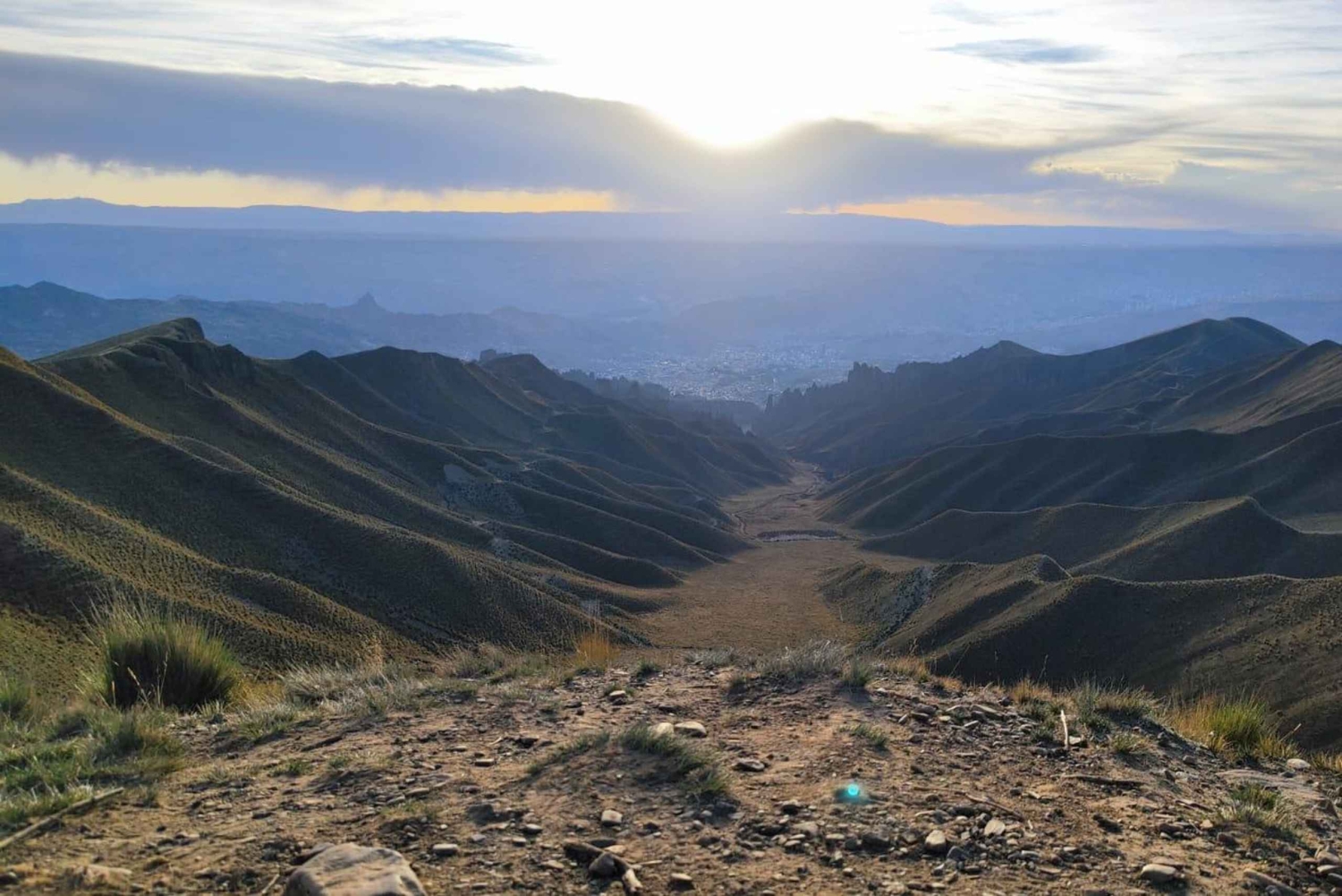 La Paz, Bolivia: zonsondergang bij het Alaxpacha-uitkijkpunt op 4000 meter boven de zeespiegel.