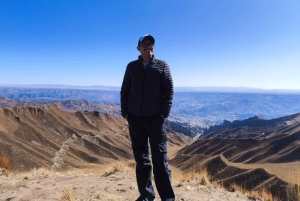 La Paz, Bolivia: zonsondergang bij het Alaxpacha-uitkijkpunt op 4000 meter boven de zeespiegel.