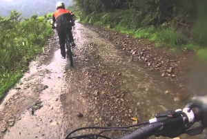 La Paz: Paz: Death Road Mountain Bike Tour lounaalla