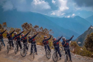 La Paz: Death Road Mountain Bike Tour z lunchem