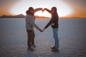 La Paz: Heldags Uyuni + oppgraderte nattbusser tur-retur