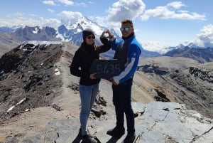 La Paz: tour guidato di un giorno alla montagna Chacaltaya e alla Moon Valley