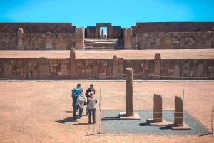 La Paz: Shared guided tour of the Tiwanaku Ruins