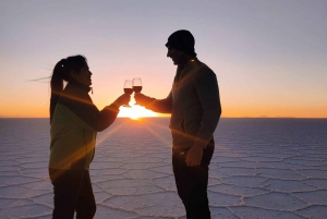 La Paz: Uyunin kiertomatka päättyy Atacama Chileen bussilla.