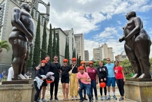 Medellín: The Essential E-bike City Tour with Typical Drink