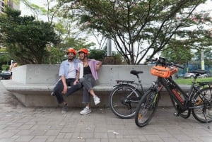 Medellín: The Essential E-bike City Tour with Typical Drink