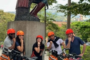 Medellín: De essentiële E-bike stadsrondleiding met typisch drankje