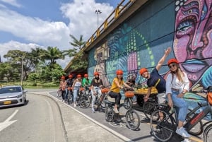 Medellín: The Essential E-bike City Tour with Typical Drink