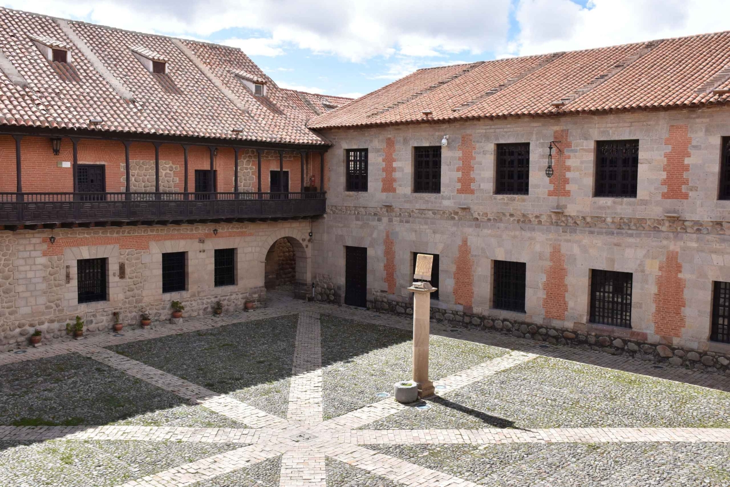 Potosí: Cerro Rico Mine and City Tour Guided Combo