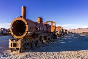 Private 3D excursion to the Salar de Uyuni, colorful lagoons