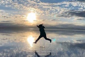 PRIVAT KULTURTUR: SALAR DE UYUNI OG LAMAER PÅ BEITE